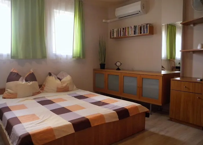 In - Balaton 19754 שיופוק