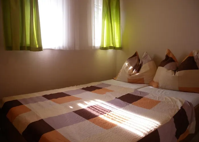 In - Balaton 19754 שיופוק